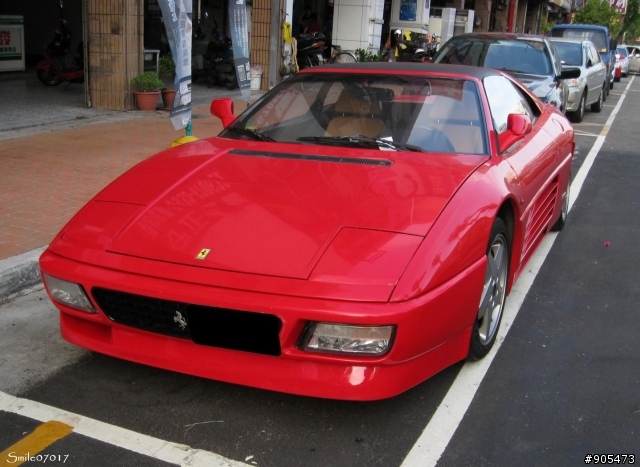 下班路上看到的348 GTS