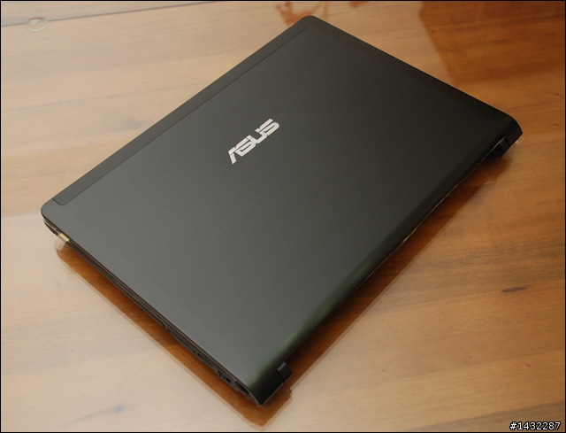 [私開箱] 華碩 ASUS UL80VT @ 我家客廳...不專業測試Turbo33小超頻功能！