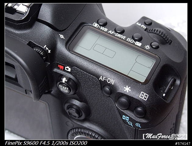 [開箱]開不膩之Canon 7D+55-250 IS開箱文