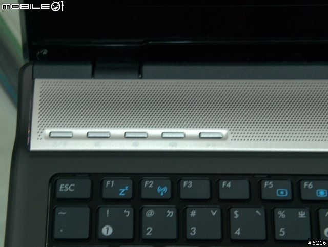 晶鑽漾彩加上皮革烤漆與全平面螢幕的激情相遇-ASUS N61VN（上：外觀篇）