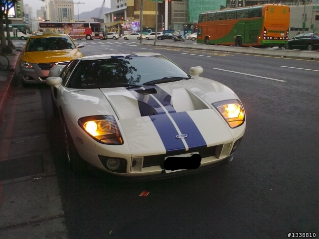哇哇   是  FORD GT