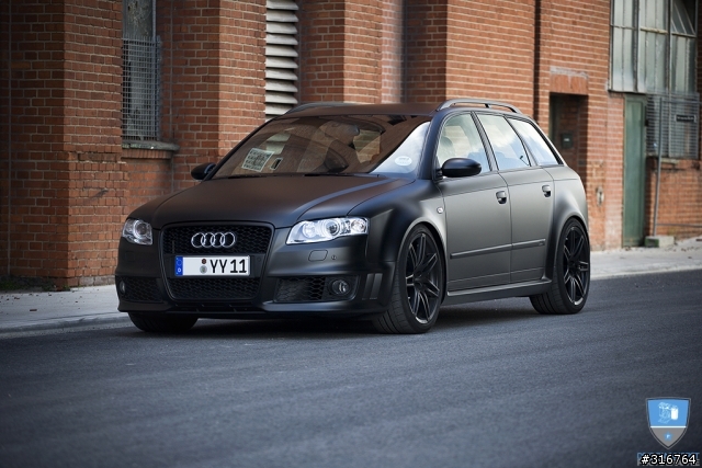 消光的RS4 Avant