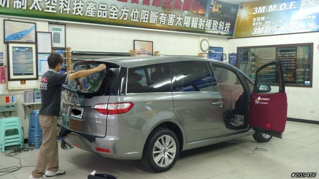 <11/03補數位天線照片>LUXGEN 簡單交車開箱及貼隔熱紙 之有圖有真相