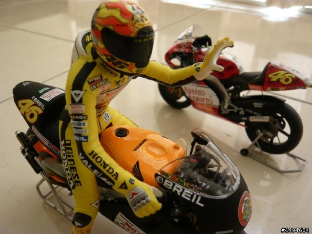 模型車收藏分享[012-Minichamps, 1/12, 小飛俠 Rossi, Moto GP 機車]