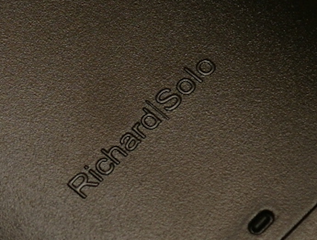 [開箱]三個願望一次滿足，iPhone外接電池-Richard Solo 1800