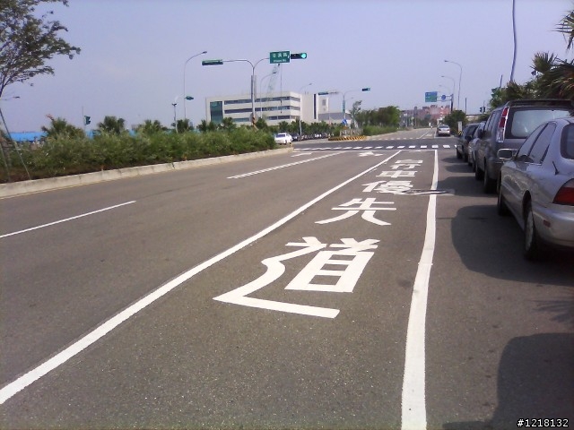 自行車的路權真的比機車還大