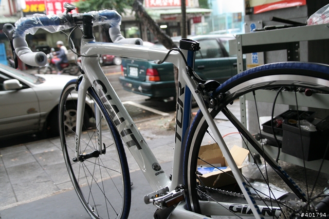 [開箱文] 2010 Giant TCR Advanced3 藍白色