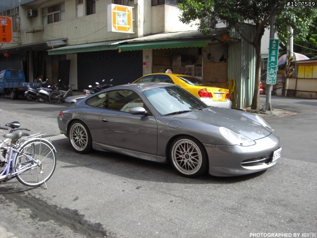[巧遇] Porsche 911 Carrera 系列 (改裝部分零件)