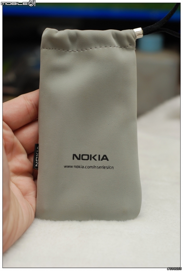 開過了還是要開這是01傳統~差點心碎的..SonyEricsson Satio開箱 10/20新增包膜+伸縮觸控筆