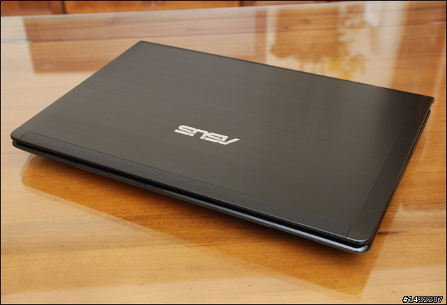 [私開箱] 華碩 ASUS UL80VT @ 我家客廳...不專業測試Turbo33小超頻功能！