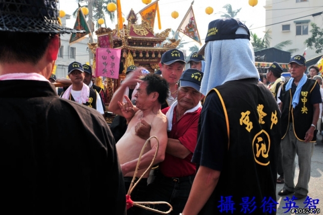 98年10月10日東港王船祭請各位大大共襄盛舉一起蓋大樓
