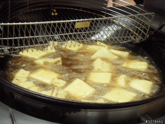 (高雄美食)國民市場（忠孝夜市）之滿品香臭豆腐