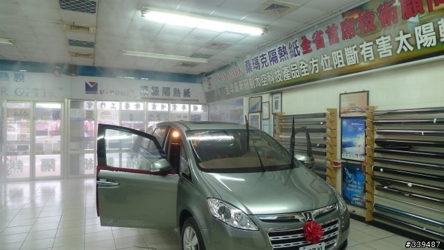 <11/03補數位天線照片>LUXGEN 簡單交車開箱及貼隔熱紙 之有圖有真相