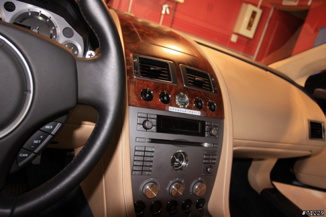 巧遇 Aston Martin DB9 .. ....圖多抱歉