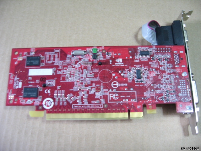 請問要如何知道 顯示卡的 CHIP 及RAM 容量.