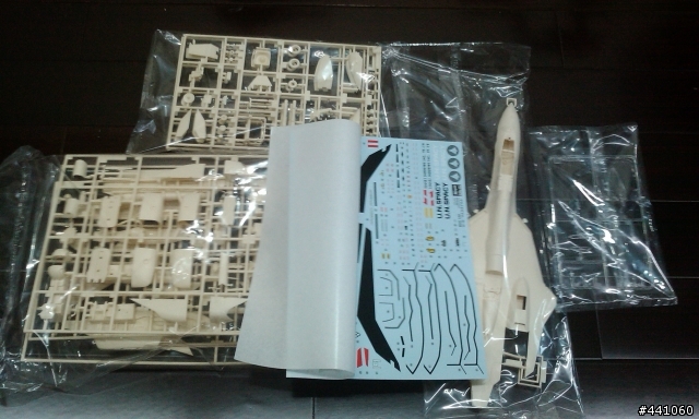 [開箱] 長谷川 1:48 vf-19