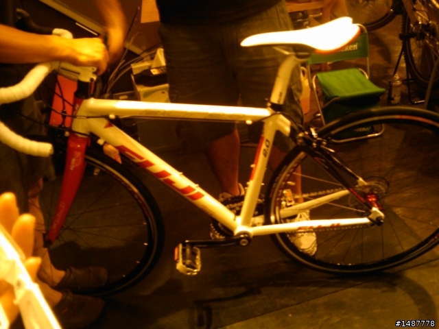 我的第一台公路車 fujl acr2.0