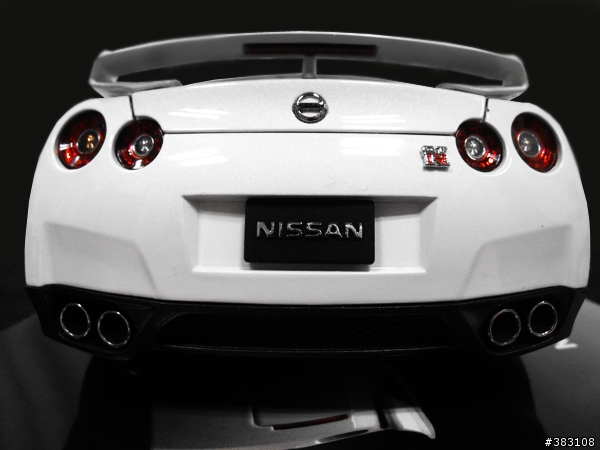 Kyosho 1:18 Nissan GT-R 開箱