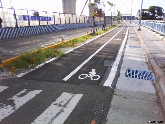 自行車的路權真的比機車還大