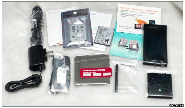 開過了還是要開這是01傳統~差點心碎的..SonyEricsson Satio開箱 10/20新增包膜+伸縮觸控筆