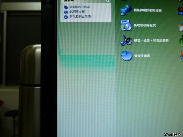(Solved.)(謝謝版上各位熱心的大大)求救...我的螢幕畫面有綠色線條＝ ＝