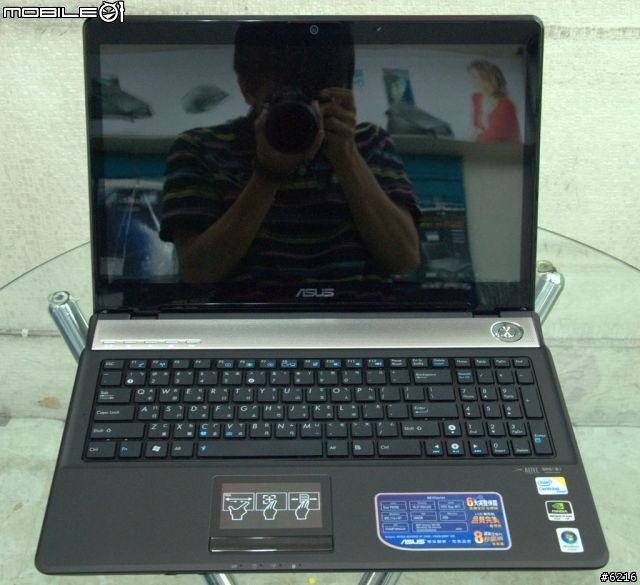 晶鑽漾彩加上皮革烤漆與全平面螢幕的激情相遇-ASUS N61VN（上：外觀篇）