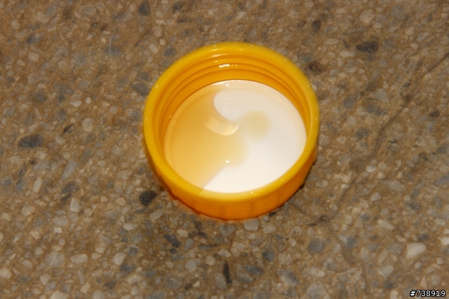 [機油心得]機油沒有少但每次都黑黑的...需要清洗嗎?