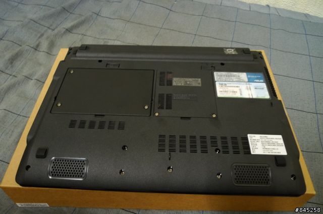 [開箱] 華碩UL30A 黑色髪絲美型機 外觀分享