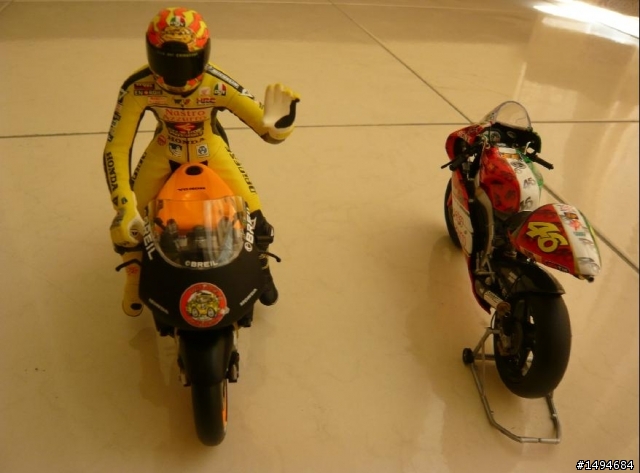 模型車收藏分享[012-Minichamps, 1/12, 小飛俠 Rossi, Moto GP 機車]
