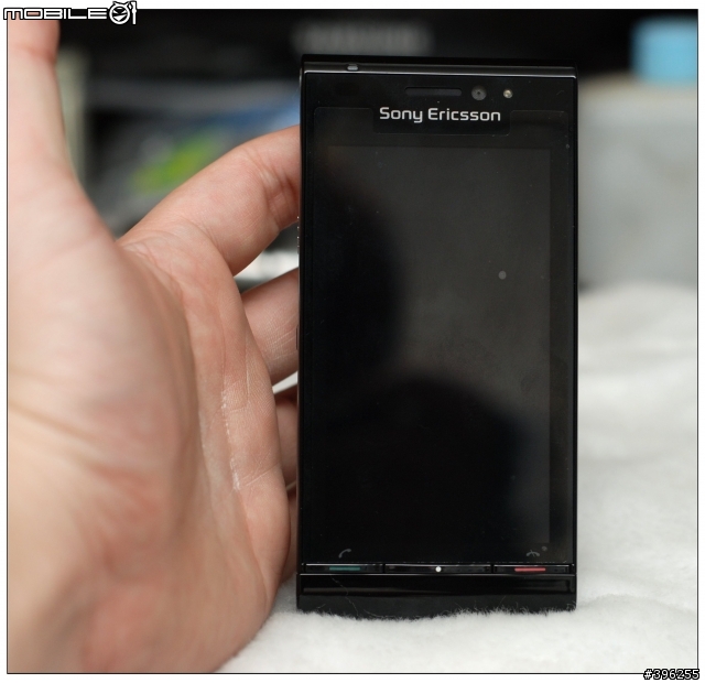 開過了還是要開這是01傳統~差點心碎的..SonyEricsson Satio開箱 10/20新增包膜+伸縮觸控筆