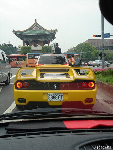 為明天台中蒙地拿開幕先暖身~回顧一下60週年時的台北Ferrari遊行吧!