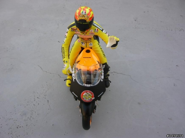 模型車收藏分享[012-Minichamps, 1/12, 小飛俠 Rossi, Moto GP 機車]