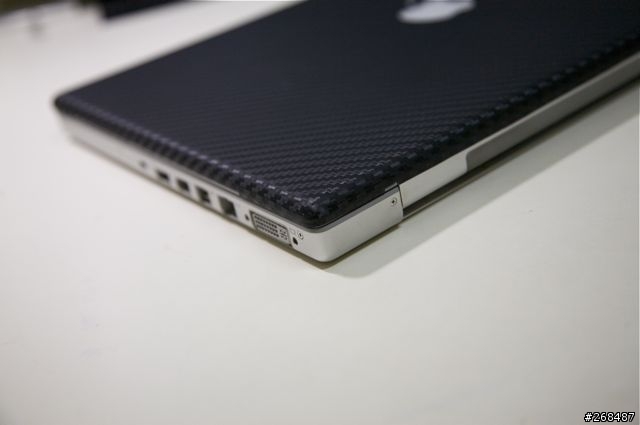 [分享] Macbook Pro Carbonized! 舊麥書也來碳纖化