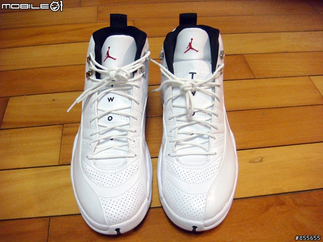 [簡單開箱]Jordan 12 Retro 全白(圖多)