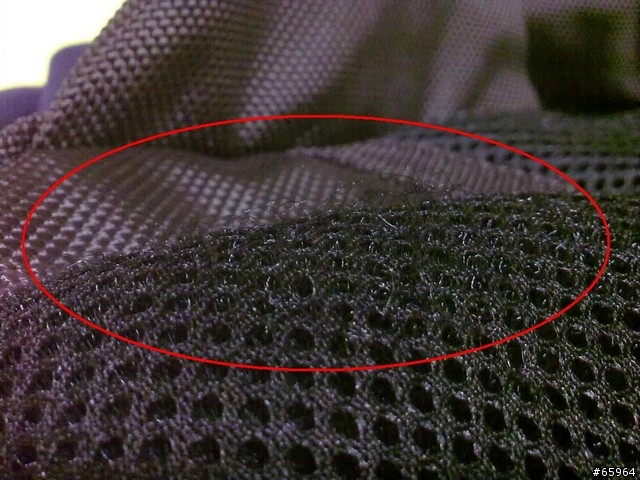 DICOTA背包使用不到二個月~背面透氣網布有磨損