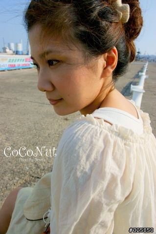 S家是不是也因該出來熱熱場子~大家都在看C跟N的表演~!怎麼可以哩~!
