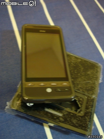 [開箱]HTC Hero專用鏡面多功能傳輸座充