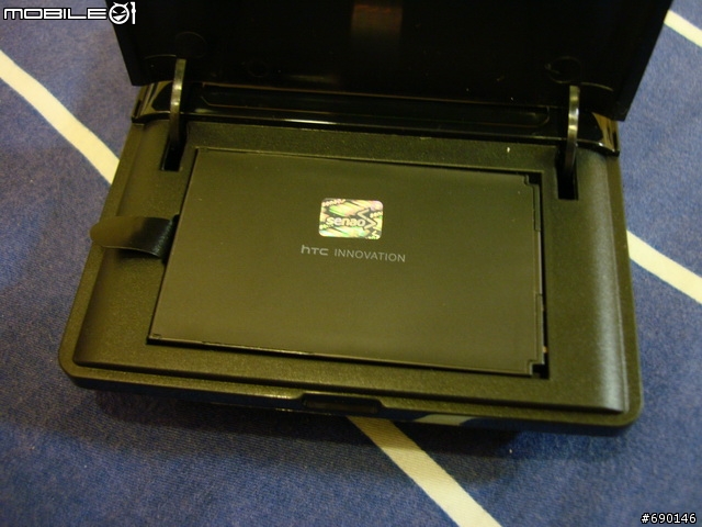 [開箱]HTC Hero專用鏡面多功能傳輸座充