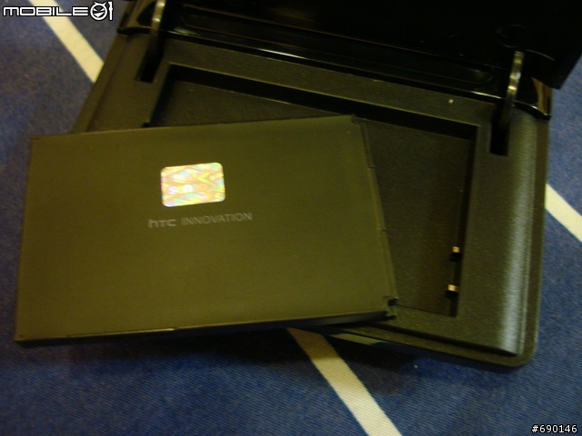 [開箱]HTC Hero專用鏡面多功能傳輸座充