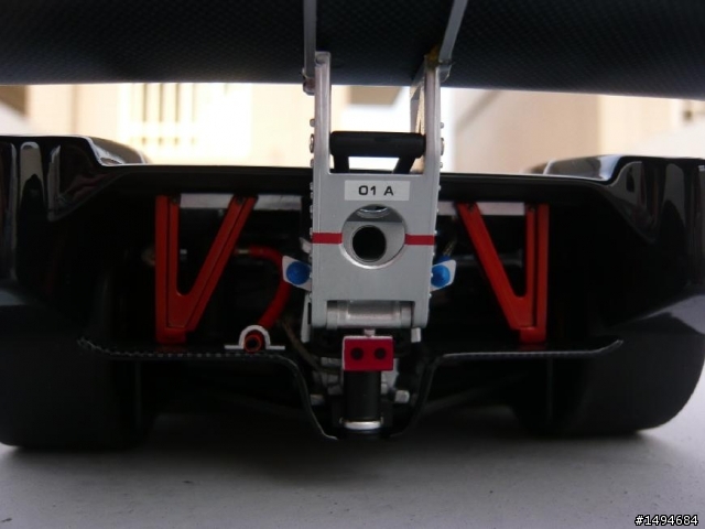 模型車收藏分享[018-Exoto-RLG19190, 1/18, Sauber-Mercedes C9 #61, 1988]