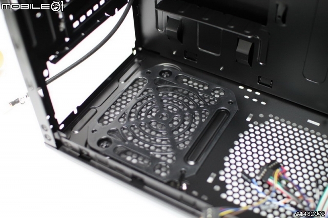 [開箱]曜越 Thermaltake V3 黑化版-超值平價機殼
