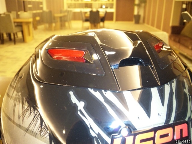 【開箱】ICON AIRFRAME 系列 安全帽 老鷹樣。