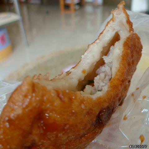 [台南]發現一家好吃的蔥油餅!! <-- (明明是蔥肉餅..&新增辣包子跟臭豆腐~)