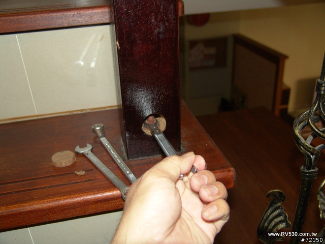 木頭樓梯扶手鬆動...修復記