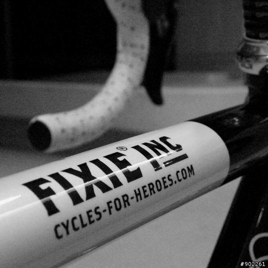 優雅的力量 - Fixie Inc. Betty Leeds