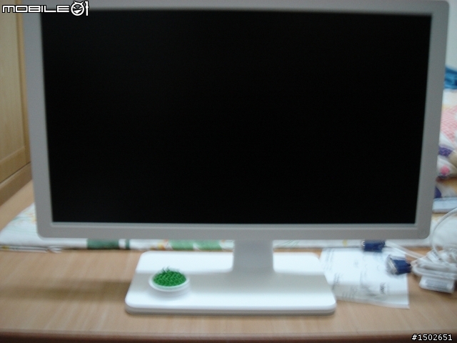 [超不專業新手開箱文] BenQ V2400Eco 螢幕開箱