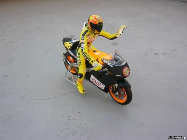 模型車收藏分享[012-Minichamps, 1/12, 小飛俠 Rossi, Moto GP 機車]