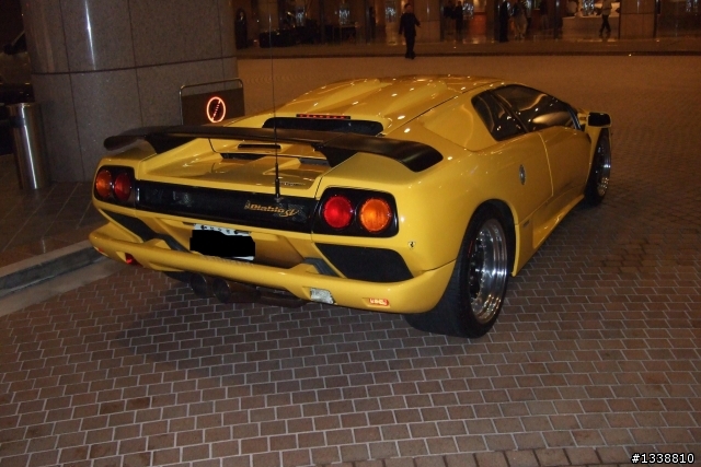 我也有拍到君悅那台430Scuderia  但.........馬走了  來了更猛的  連430車主都忍不住拍牠幾張
