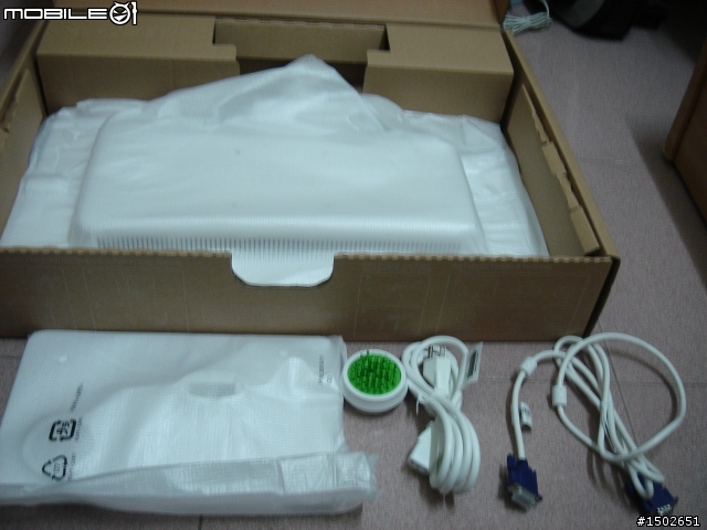 [超不專業新手開箱文] BenQ V2400Eco 螢幕開箱