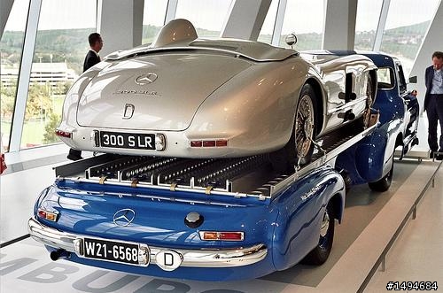 模型車收藏分享[003-CMC-M036, 1/18, Mercedes-Benz Racing Car Transporter, 1954/55] ,何謂CMC的散包車